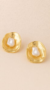 Mira Pearled Oyster Stud Earrings - Gold